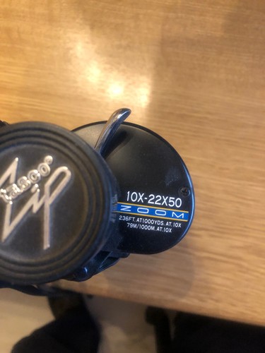 Ein zoom fernglas von - von, tasco