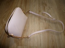 Bata edle beigefarbene Tasche im Lack-Look - neu & unbenutzt!