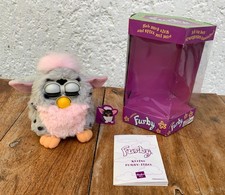 Orig. Tiger Furby 98 grau rosa 1 Generation mit super OVP / Box / funktioniert