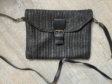 Kleine Tasche, Umhängetasche, Schwarz, ca. 28x21, ähnlich Basttasche