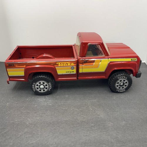 1983 tonka toy truck - 1983,