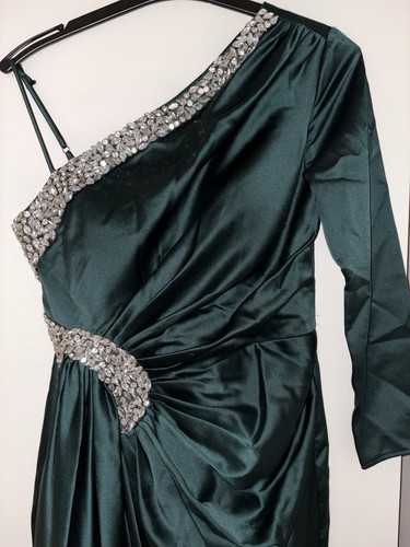Samtgrünes abendkleid mit - samtgrünes,
