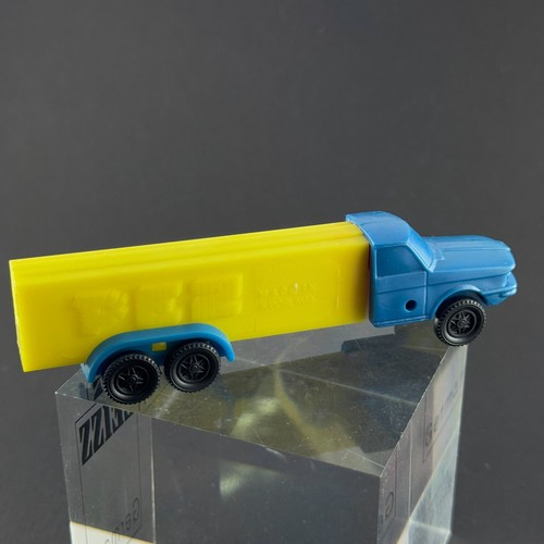 Vintage pez truck feet - no,