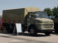 Schuco 1:18 MB L911 rubinrot