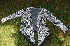 Strickjacke schwarz / weiß, v even &odd, Größe M, Bömmel-Abschluss - Hingucker!