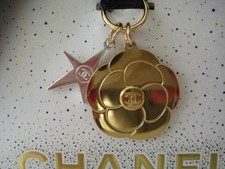 ORIGINAL CHANEL KETTENANHÄNGER KAMELIE IN GOLD +  STERN SILBER + GESCHENKBOX