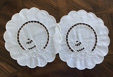 OSTERN … Zwei (2) runde Deckchen … Weissstickerei … Handarbeit … um 1930