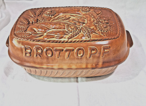 Brotbacktopf und - ,
