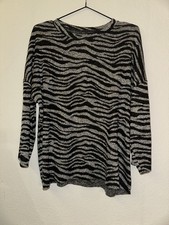 Weicher Pullover im Zebra Look grau schwarz von Zara