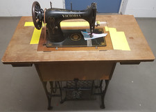 ALTE NÄHMASCHINE VON VICTORIA NÄHMASCHINEN TISCH GESTELL TISCHGESTELL GUßEISEN?