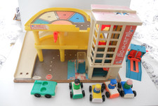Vintage Fisher Price Garage + Autos, Personen, Rampe - siehe Beschreibung
