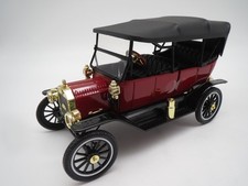 Motor City Classics "1915" Ford Model T Convertible-With Top Up (rot) 1:18 OVP!