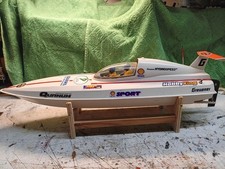 RC Rennboot ( Die MAMBO von Graupner ) mit Motor,Regler ,Empfänger und Servo.