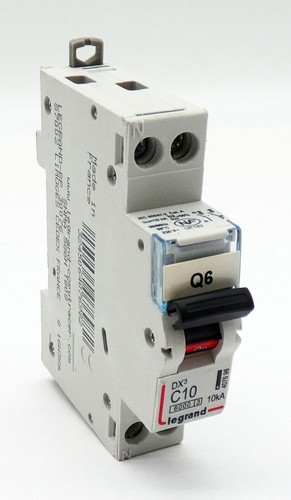 Legrand dx3 c10 - dx3, 50/60hz