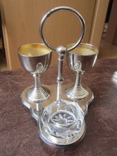 D.R.G.M. Eierbecher Menage mit Salztöpfen