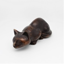 Bronzefigur Katzenskulptur lauernde Katze mit viel Patina Länge ca. 26 cm