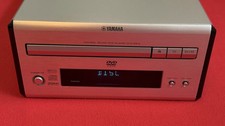 Yamaha DVD-E810-Player Slimformat Breite 21,5 cm