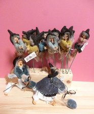 Hexen mit Besen Deko 12 kleine 13 cm + 2 große 19 cm - neuwertig unbenutzt