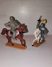 2 Ritter Figuren auf Pferden