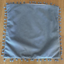 Kissenbezug grau mit Bommeln 34 x 34 cm
