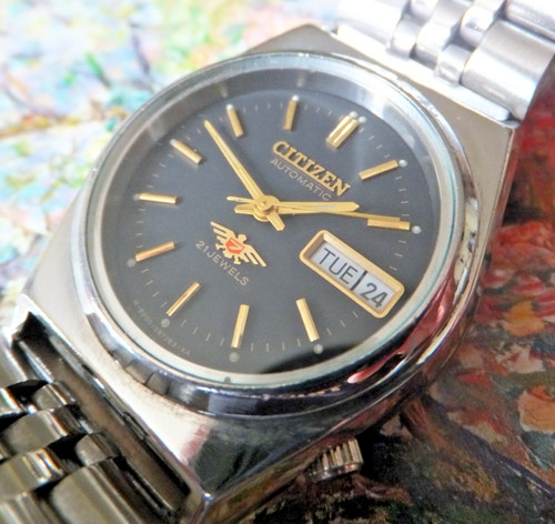 Citizen black dial 33mm - citizen,