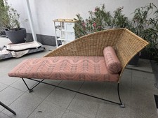 Exklusive Designer-Chaiselongue – Rattan & massives Gusseisen