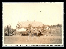 Foto, WW2, Bessarabien 1944, Pferdegespanne mit Strohlieferung; L251L