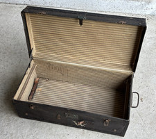 Antiker Koffer/Reisekiste/Truhe