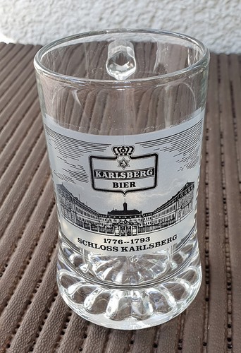 Bierkrug aus karlsberg bier - 1,
