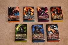 Skulduggery Pleasant Hardcover 1-7 Reihe Set Kinder -Sammlung so toll (7 Bücher)