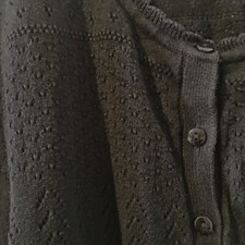 Divided by H&M Cardigan Bolero Lochmuster 36 S Strickjacke Muschelsaum Damen