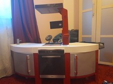 kinderküche gebraucht plastik, gut erhalten, Farbe ist weiß; grau; rot