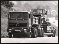 Fotografie Lastwagen Mercedes Benz 2632 Allradkipper, LKW zieht Tieflader mit K 