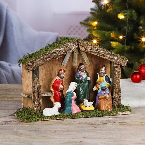 Weihnachtskrippe aus holz - aus,