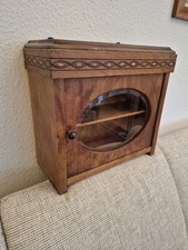 Kleiner Biedermeier Hängeschrank mit Perlmutt-Intarsien, Nussbaum