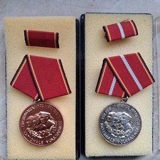 2 DDR Orden Abzeichen Für