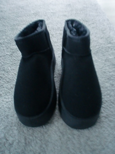 Schöne neue fellstiefel - neue,