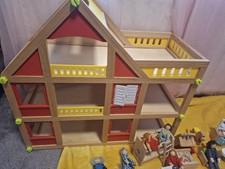 Puppen Haus Aus Holz Komplett mit Zubehör und Puppen TOP! Zustand