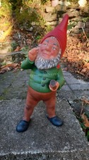 Alter Gartenzwerg mit