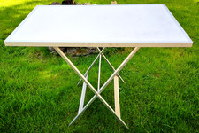 Klapptisch 3 x höhenverstellbar, Camping-, Garten-, Alurahmen Faserplatte weiß