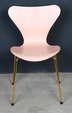 Fritz Hansen Stuhl 3107 by Arne Jacobsen rosa Limited Edition Gestell Echtgold