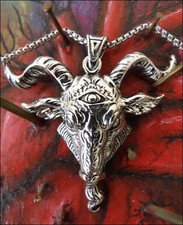 Halskette mit Anhänger