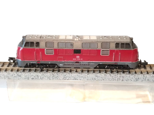 Locomotora diésel 220 - diÉsel,