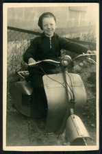 Foto junge knabe moped - ak,