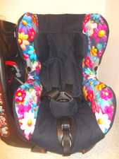 Maxi-Cosi-Axiss  Bezug  Ersatzbezug in dunkelblau mit bunten Blüten *neu*