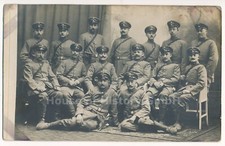 136773:Gruppenfoto wohl Militär-Beamte, Polizei, Justiz, Schirmmütze + Abzeichen