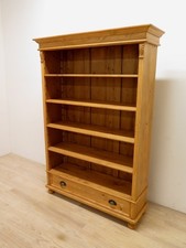 großer Bücherschrank