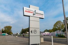 Werbepylon, Sonderdesign aus Aluminium, H=4000 mm