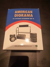 77518 American Diorama Metal Tire Rack Reifen Felgen Regal kplt. 14 Reifen, 1:18
