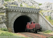 BUSCH 7023 Tunnelportal 2-gleisig mit 2 Böschungsmauern H0 Bausatz, Neu